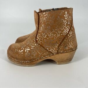 Hanna Andersson Girls Light Brown Suede Silver Pattern Swedish Ankle Booties